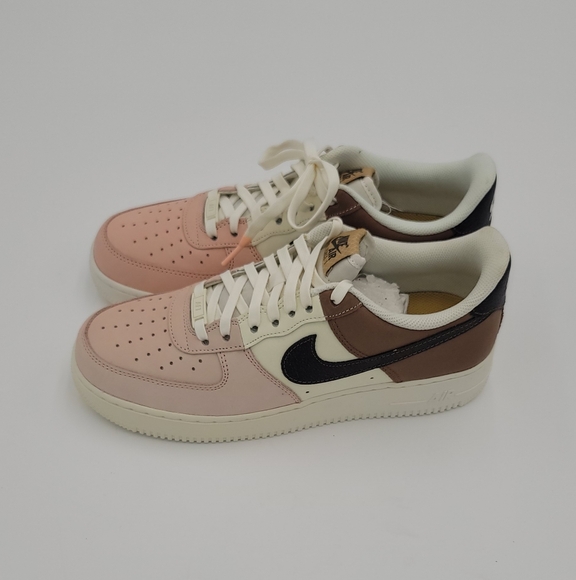 Nike Multicolor Sneakers with Comfort and Style - Picture 3 of 5